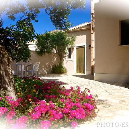 Bed and Breakfast Casolare Nelle Saline Torre Nubia Екстер'єр фото