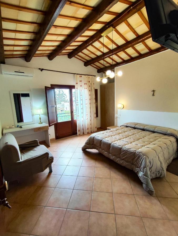 Bed and Breakfast Casolare Nelle Saline Torre Nubia Екстер'єр фото