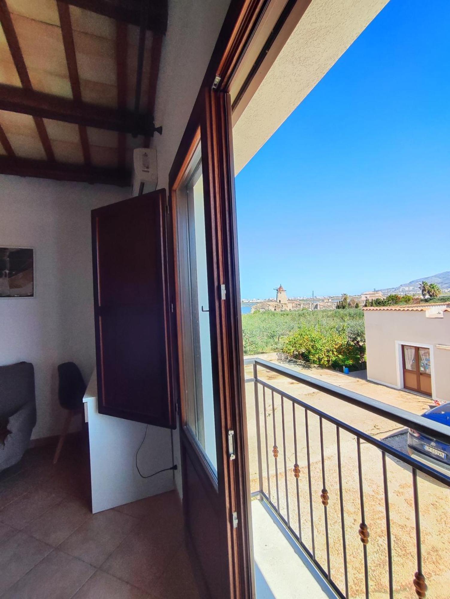 Bed and Breakfast Casolare Nelle Saline Torre Nubia Екстер'єр фото