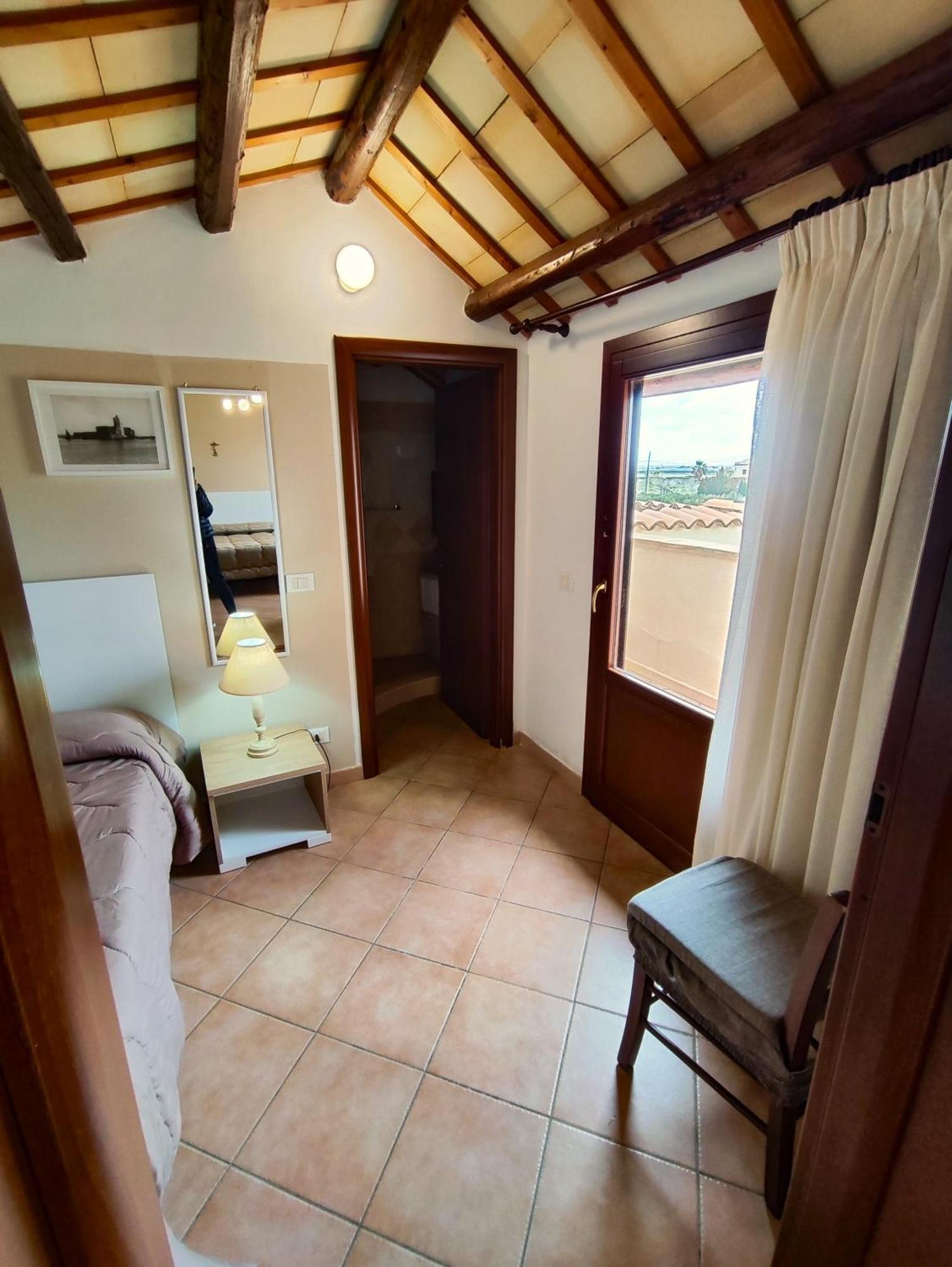 Bed and Breakfast Casolare Nelle Saline Torre Nubia Екстер'єр фото