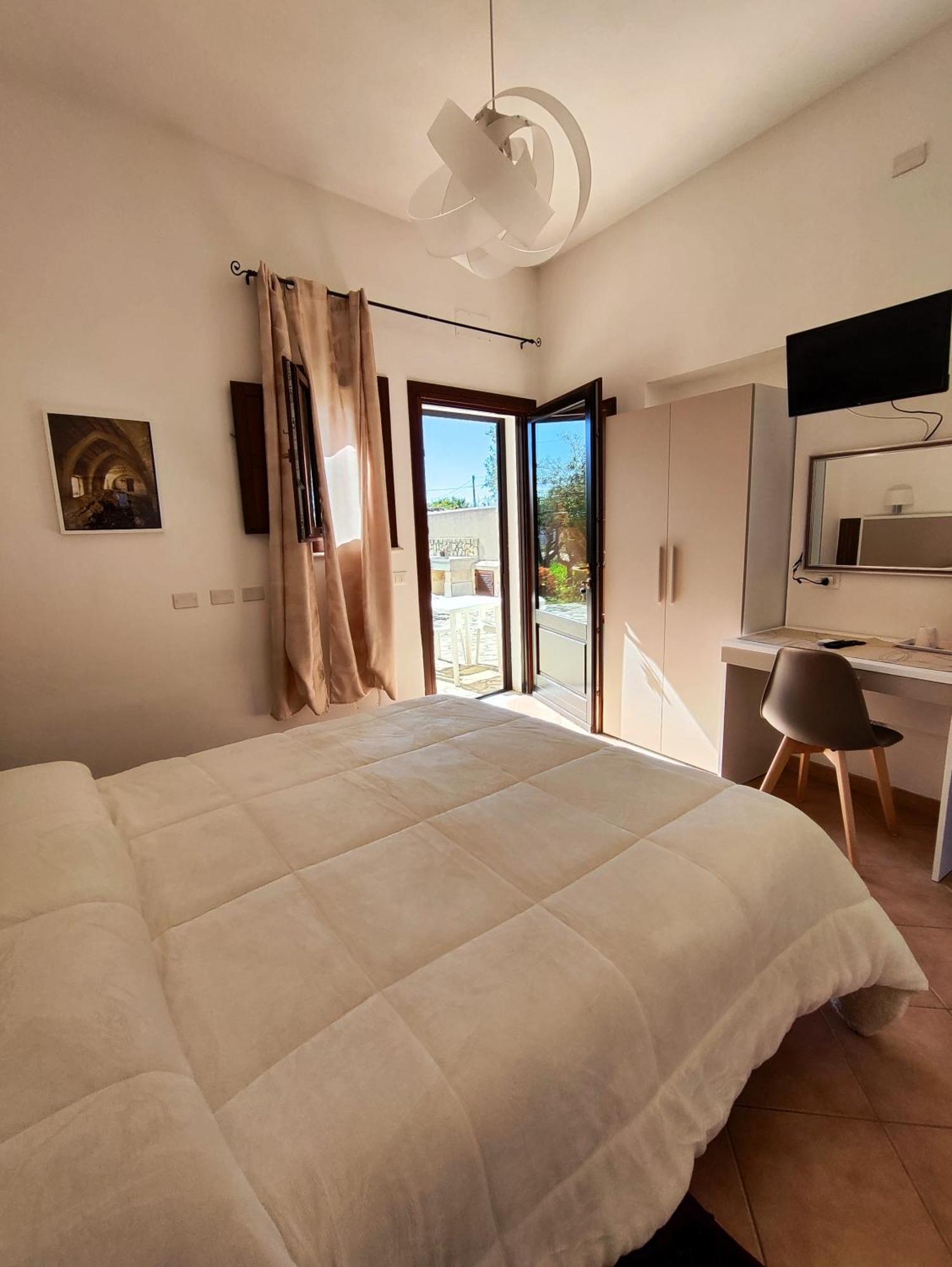 Bed and Breakfast Casolare Nelle Saline Torre Nubia Екстер'єр фото