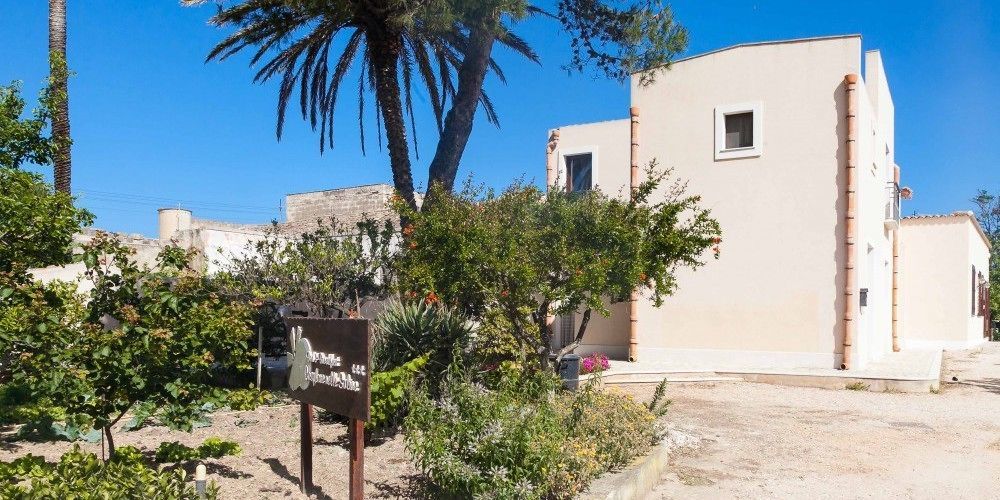 Bed and Breakfast Casolare Nelle Saline Torre Nubia Екстер'єр фото